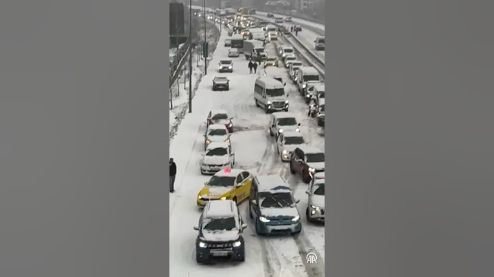 İstanbul'da etkili olan kar sürücülere zor anlar yaşattı
