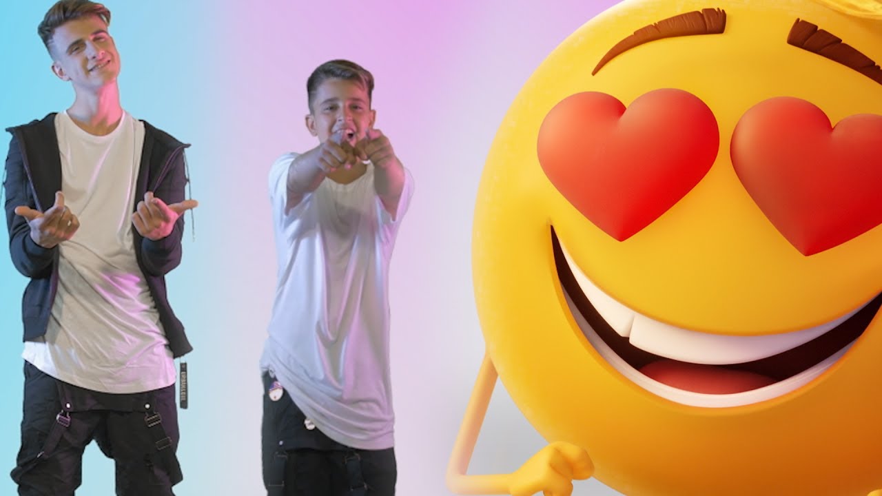 Adexe y Nau - Emoji (La Película) - (Videoclip Oficial)