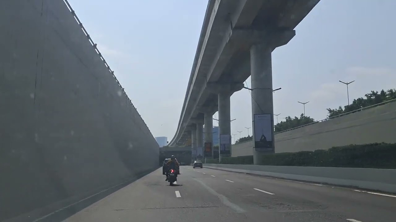 DLF Cyber Hub Gurgaon Car Drive