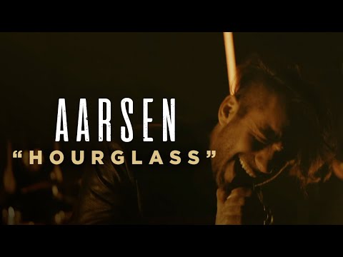 Смотреть клип Aarsen Ft. Burn The Evidence - Hourglass