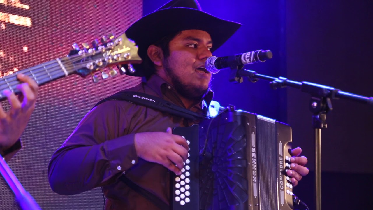 BESOS DE PAPEL - HERMANOS SORIA