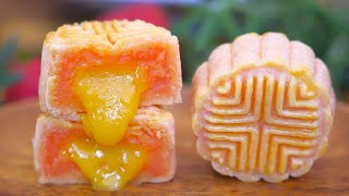 This 'Lava' Mooncake is Going Viral in China (流心奶黄月饼)