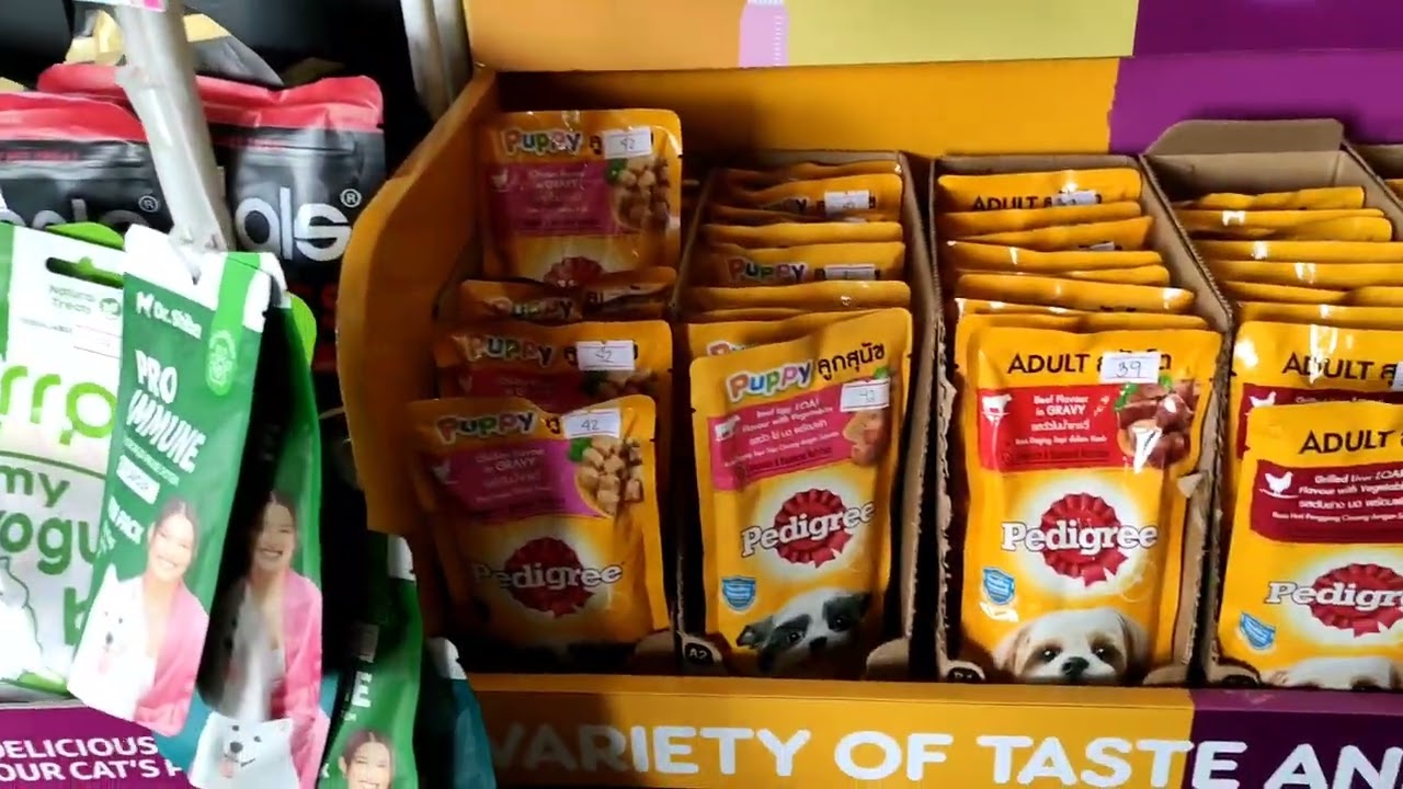 Buying Cat Food at the Pet Shop #catfood #catlovers #lateupload 