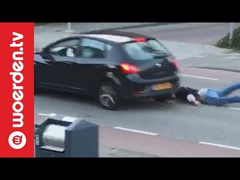 Drugsdealer meegesleurd met auto | Woerden.TV