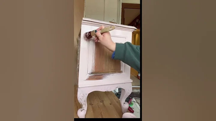 The perfect pink doesn’t exis…😮 #shorts #furnitureflip #furnitureflipping #upcycling #painting