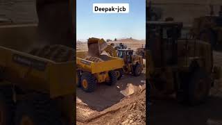 Heavy Wheel Loaders And Heavy Dump Trucks Are Being Loaded