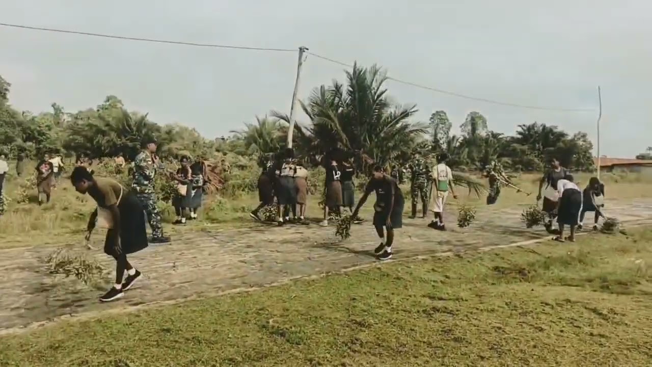 Yonif 123/Rajawali Laksanakan Karya Bhakti di Kampung Amazu, Perkuat Kemanunggalan dengan Masyarakat