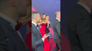 Sofa Vergara Walks Quicky Down The Red Carpet In Dolce  Gabana  Emmy Awards 2024  shorts
