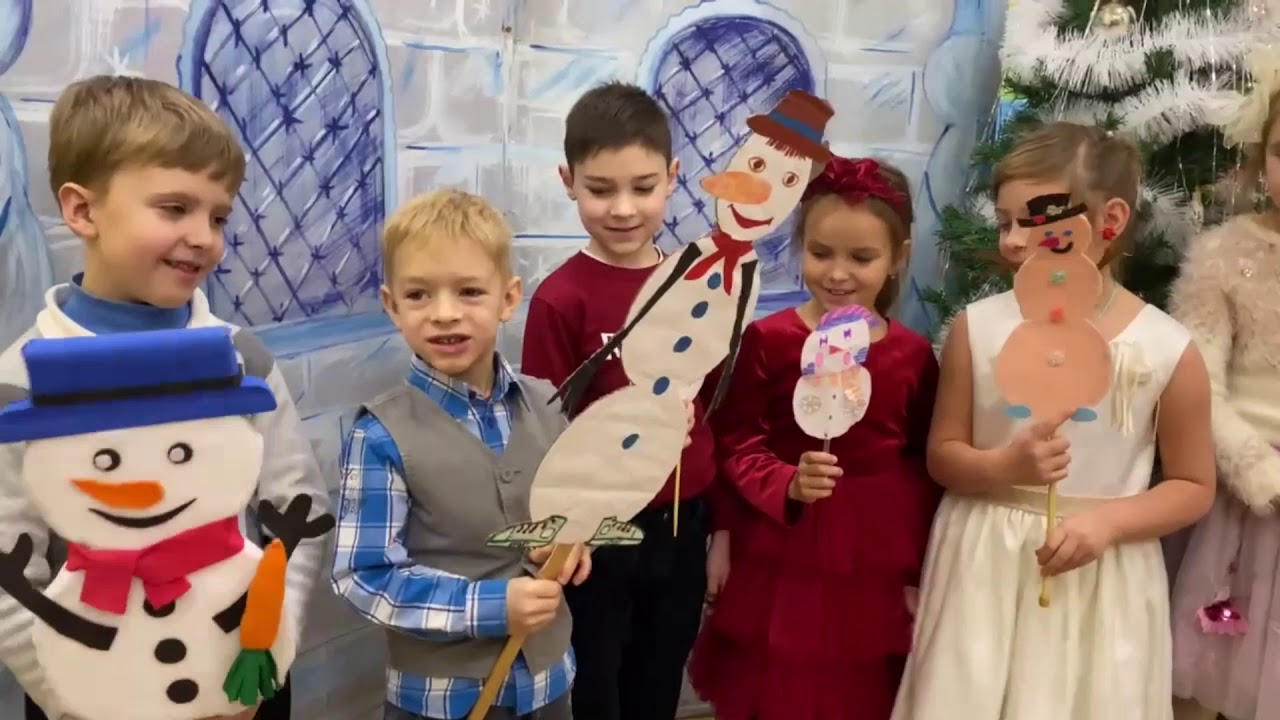 Чудеса в дедморозовке молодежный театр. Приключения в дедморозовке спектакль. Театр дети раздорожная. Дедморозовка спектакль костюмы. Однажды в дедморозовке спектакль.