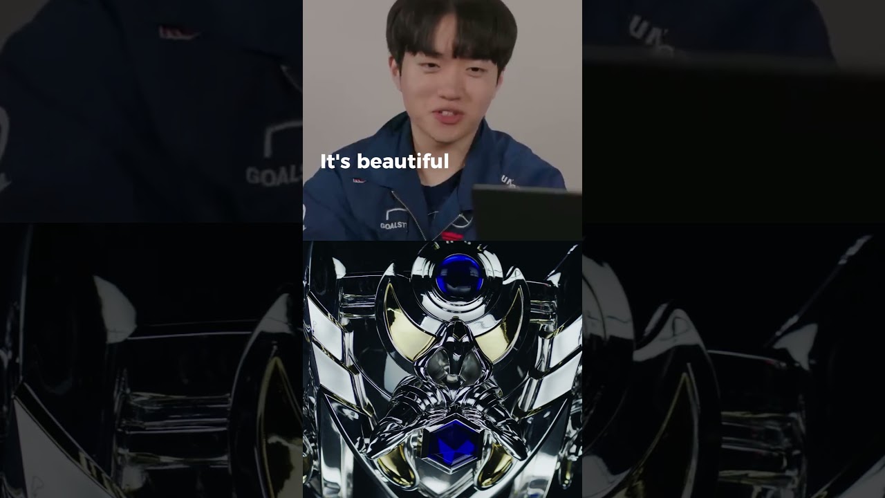 100% real, not edited, T1 seeing the trophy 😅