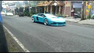 Iring-iringan Mobil Mewah Melintas jln #Mgaelang-Salatiga#youtuberpemula#youtubevideo