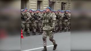 Azerbaycanda Türk Ordusu Sokaklari İnleti̇yor Türk Komandosu Zafer Geçi̇di̇ İçi̇n Baküde