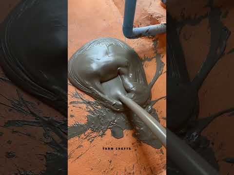 صب ملاط الأسمنت على الأرض بطريقة دقيقة للغاية