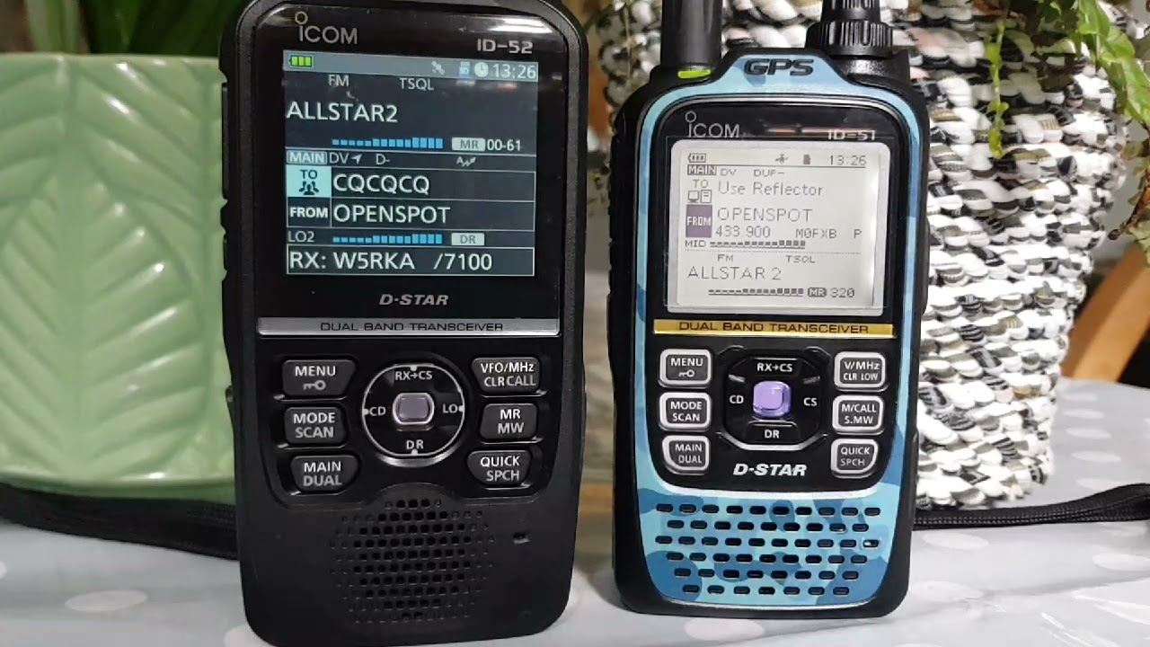 ICOM ID-52 ICOM ID51 Screen comparison - YouTube