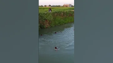 تصوير جوي من بلدة أبو حمام في ريف دير الزور الشرقي جزيرة 
