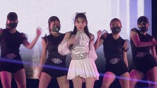 “ガルプラ出身”川口ゆりな、自身初ステージでデビュー曲「Look At Me」圧巻パフォーマンス　新曲「Cherish」も披露　『GirlsAward 2022 SPRING/SUMMER』