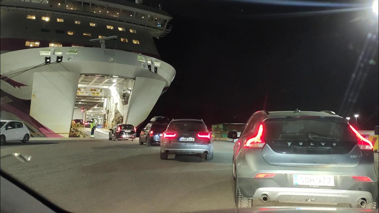 Паром питер стокгольм. Паром усть-кут ленск. Паромная переправа ленск усть-кут. Грузовой паром. Переправа в новоселово.
