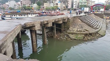 Cảng Cái Rồng buổi sáng tinh mơ (cảnh chợ cá)