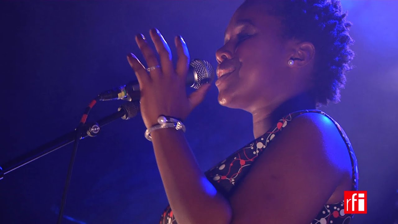 Elida Almeida chante 