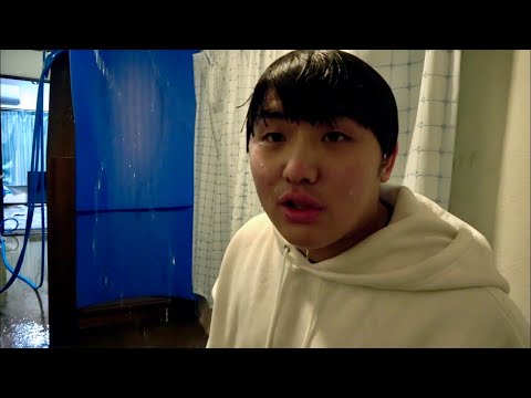 【その後の動画】友達の家の中に滝を作ってみたドッキリ