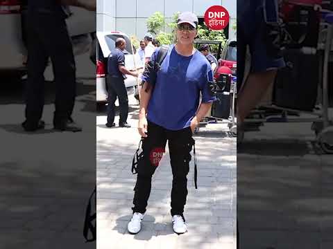 लोअर टी शर्ट में एयर पोर्ट पहुंचे Akshay Kumar, कूल लुक यूजर्स को आ रहा पसंद || DNP INDIA