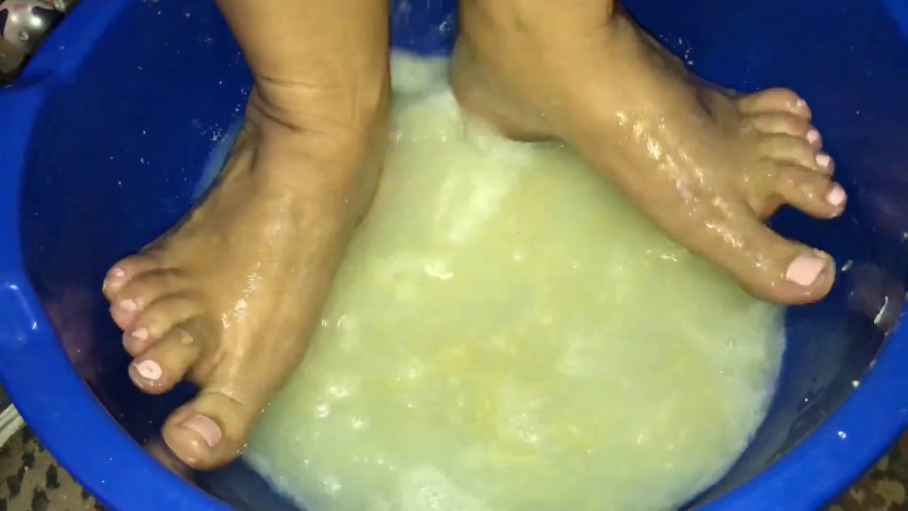 Ванночки от трещин. Ванночка для ног от натоптышей и трещин. Ванночки от трещин на ступнях ног. Трещины на пятках ванночка для ног. Натоптыши ванночки для ног.