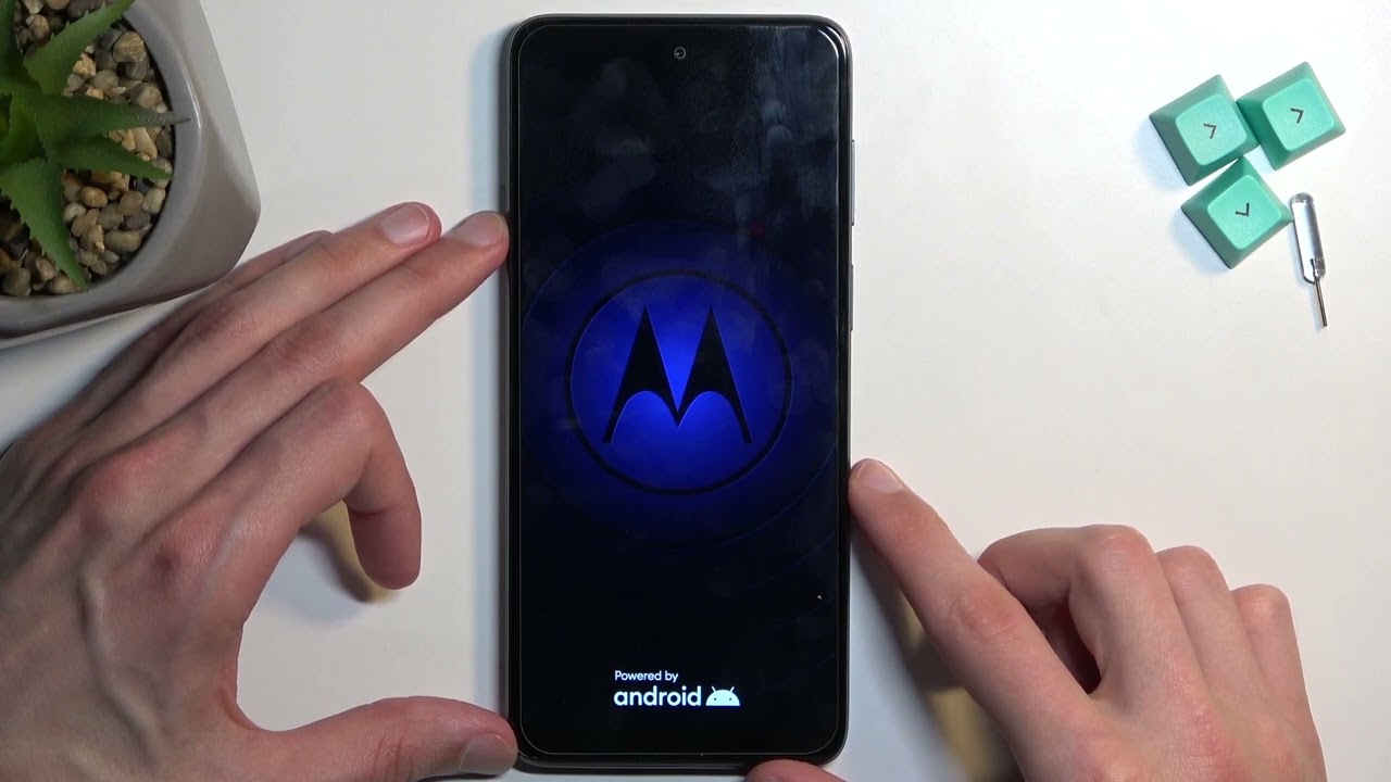 How to Enter the Recovery Mode on a MOTOROLA Moto E32s - YouTube
