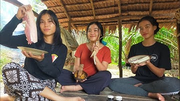 Suku Dayak || Daging B4bi Bak4r di Pondok Sawah Buatan Gadis Dayak