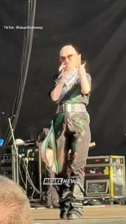 Woke singer gives GARBAGE 'apology' for beach ball meltdown