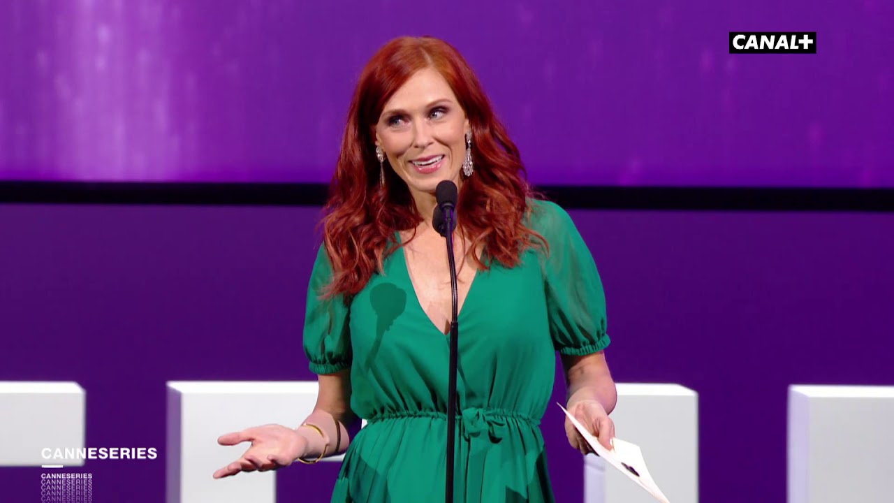 Audrey Fleurot remet le prix de la Meilleure interprétation - CANNESERIES 2018