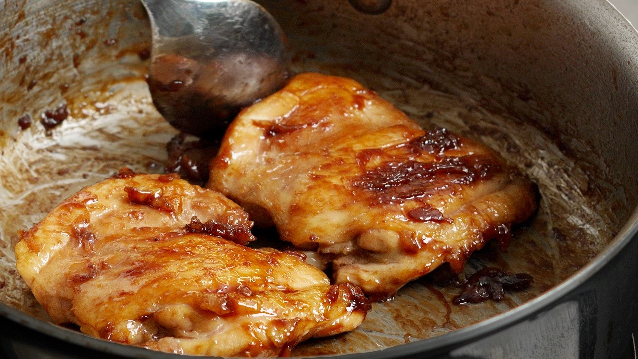 Курица терияки в портвейне — без соевого соуса, с липкой глазурью.