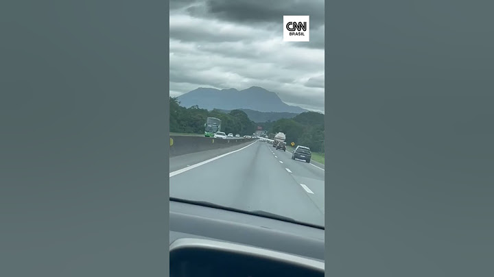 Avião faz pouso forçado entre carros e caminhões em rodovia de SC