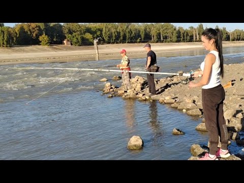 ПОЕХАЛИ С ЖЕНОЙ НА РЫБАЛКУ С ЛОДКИ .А ПОЙМАЛИ МОРЕ ЧЕХОНИ !!!