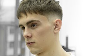 видео: Мужская стрижка / fade машинкой по расческе картинка: Мужская стрижка / fade машинкой по расческе