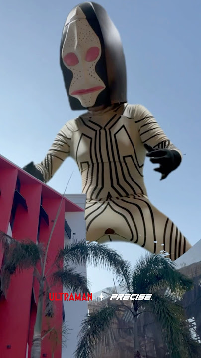 OH MY GOD!! THERE'S AN ALIEN ATTACKING! I'M TURNING INTO ULTRAMAN TRIGGER GLITTER ETERNITY!!