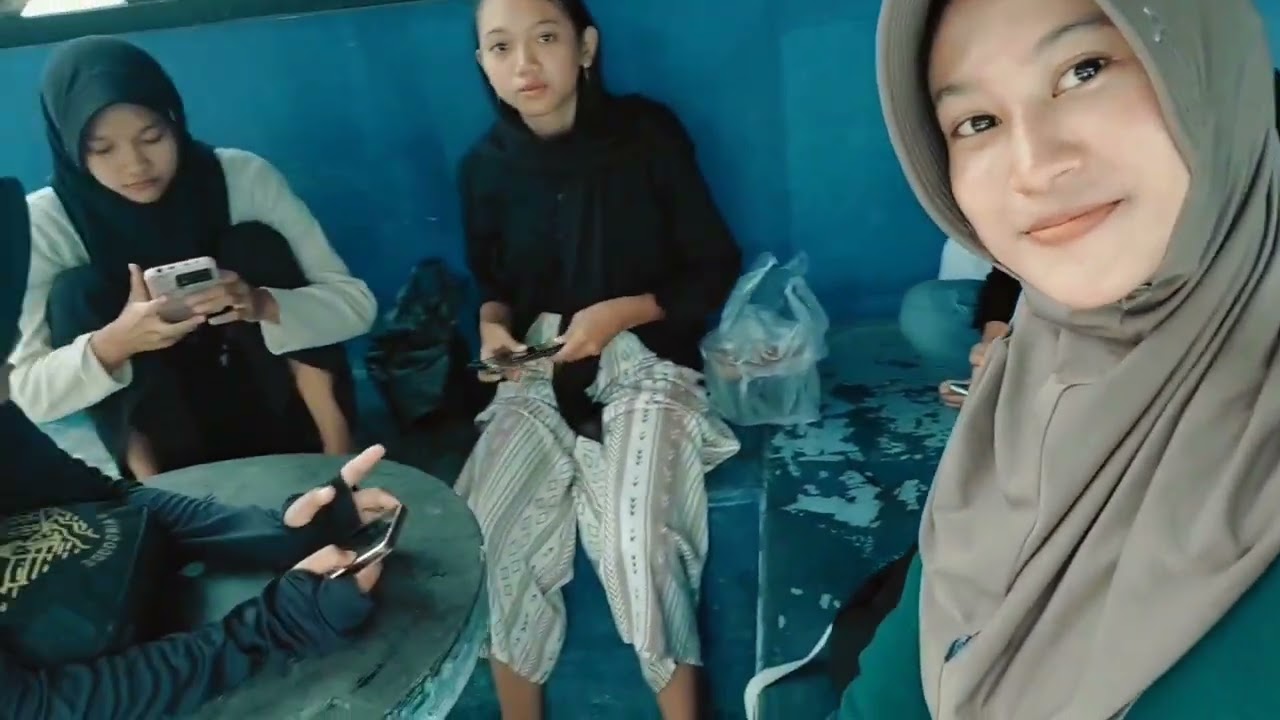 Tugas bahasa Indonesia membuat vlog berita "wisata wahana tirta ngogro"