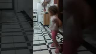Minha Neta Dançando