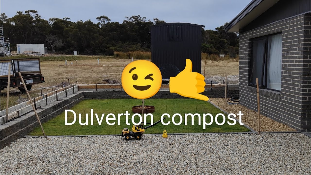 How to top dress a lawn with compost? Using Dulverton Compost lawn 