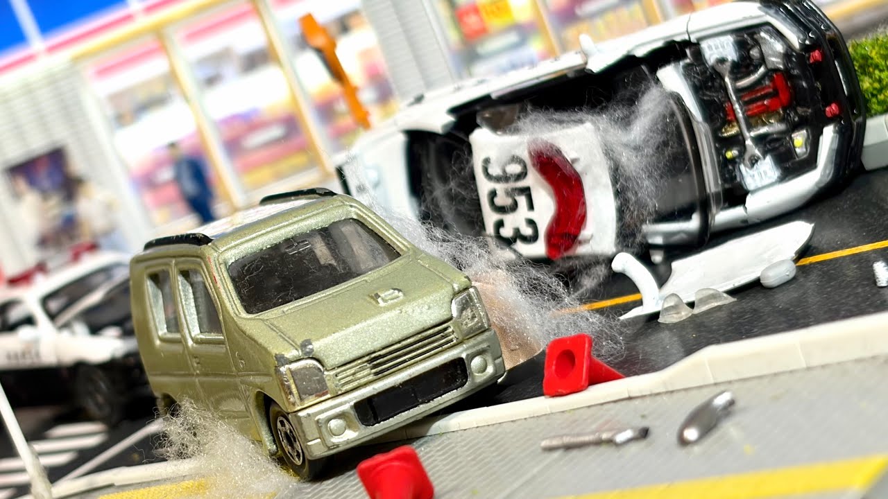 【映画風コマ撮り】ワゴンR、逃げる。迫る追跡車【働く車】Insane Car Chase with a Suzuki Wagon R Stop Motion