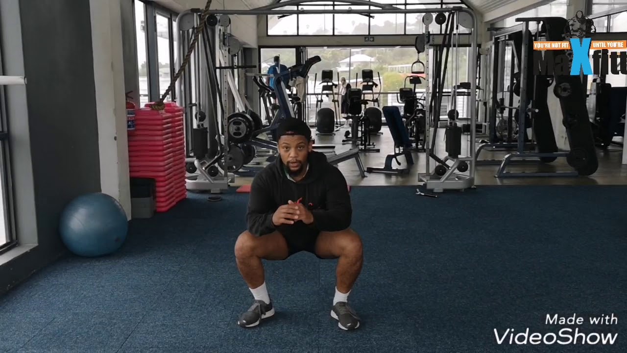mobilizing-stretching-warm-up-deep-squat-elbows-pushing-out-knees