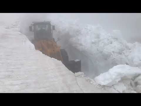 Zăpadă de trei metri pe Transalpina