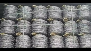 high speed automatic barbed wire mesh making machine #barbedwiremachine #barbedwiremakingmachine