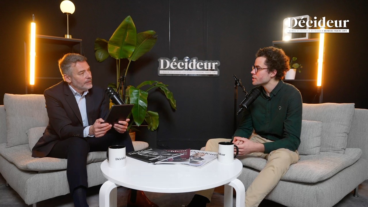 Arthur Deballon, dirigeant d'AVS Communication, Axo Agencement et Image & Associés