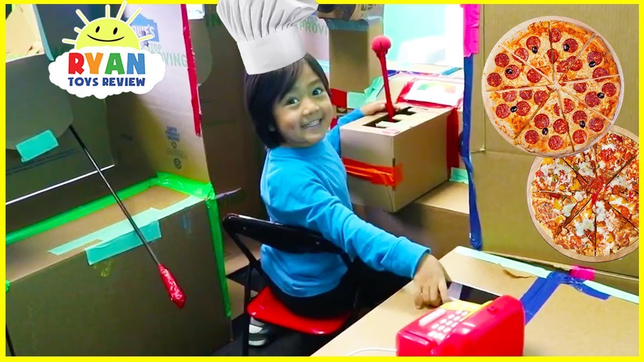 Ryan Pretend Play With Box Fort Pizza Delivery Youtube - toys pizza roblox pizza pizza chef