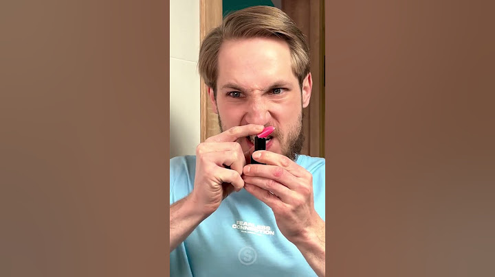 الجدة ضد الجد: معركة عصا التحكم ضد أحمر الشفاه! 🎮💄 من سيفوز؟!