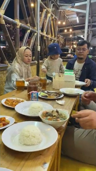 GATRA (2Thn) Makan malam bareng keluarga besar opa