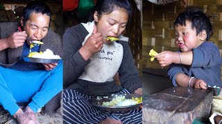 manjita's cooking for her family in the shed in the jungle @manjitacooking