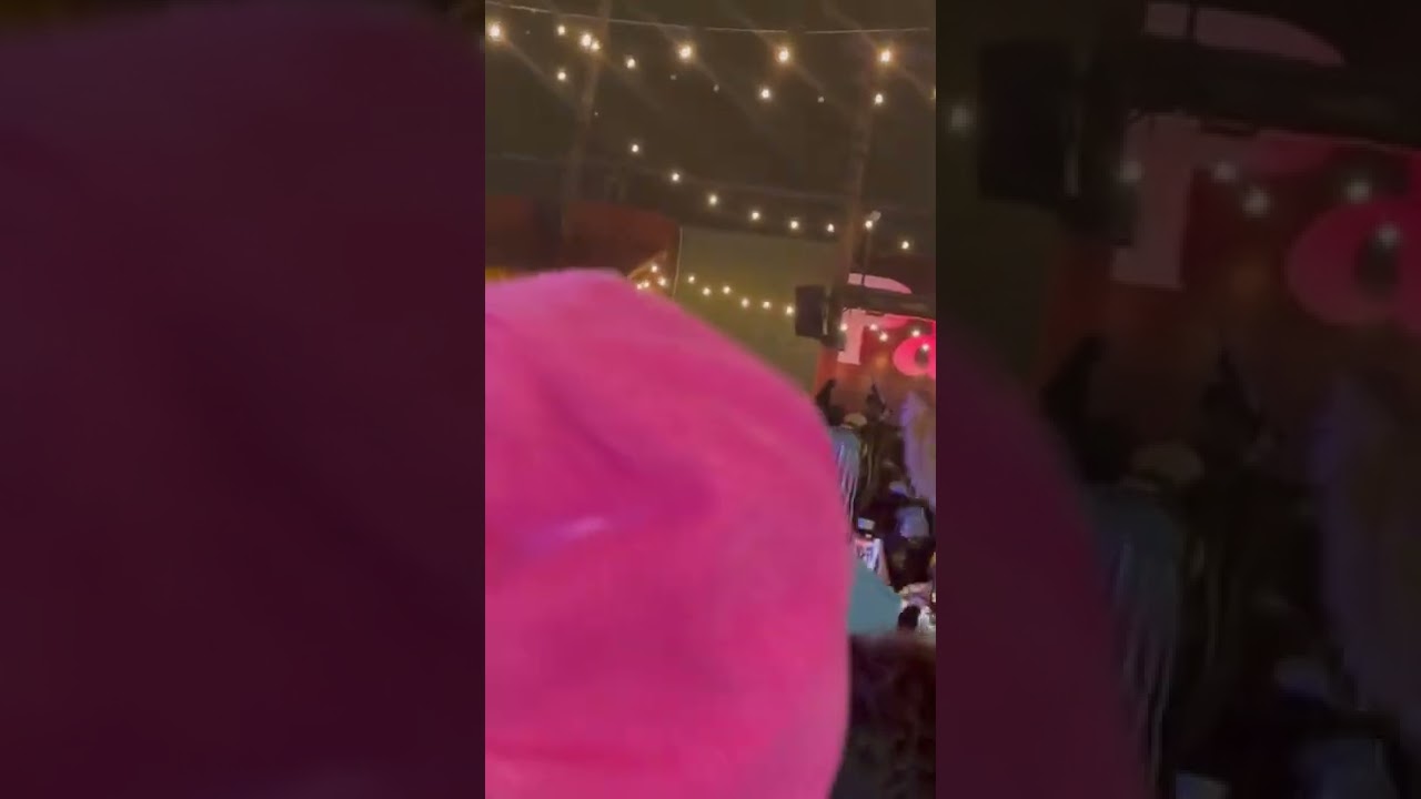 Tory lanez crowd surf at Papas and beers￼