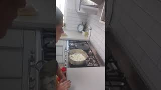 עוף עם גזר ותפוחי אדמה + פתיתים