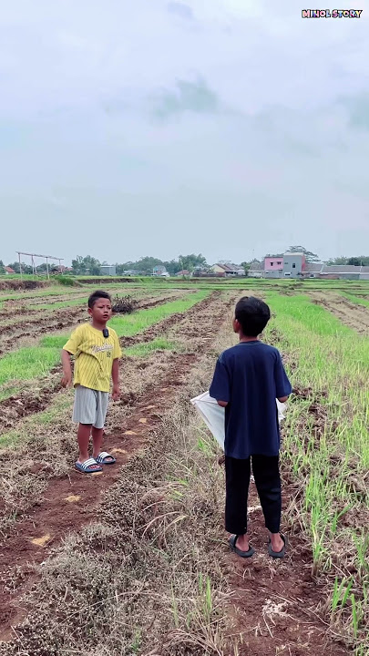 ZINAN MAU MAIN LAYANGAN SAAT MUSIM HUJAN😬😁 #viral #drama #funnyhumor #trending #komedi